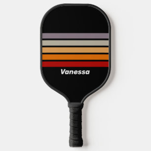 Retro-Vibe-Regenbogen über Streifen mit Namen Pickleball Schläger