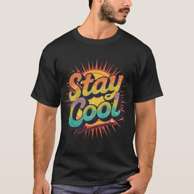 Retro Vibes Groovy Sunburst Design T-Shirt (Vorderseite)