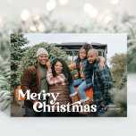 Retro Vintag Frohe Weihnachts-Fotokarte Feiertagskarte<br><div class="desc">Unsere Retro Vintag Merry Christmas Fotokarte verfügt über ein volles Foto und Retro-Stilüberlagerungen. Sie können die Hintergrundfarbe bearbeiten oder mehr Fotos und Text hinzufügen.</div>
