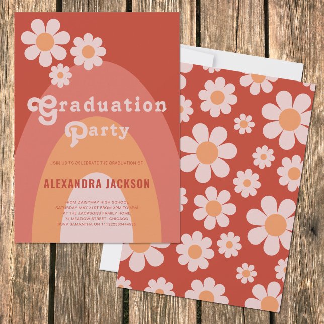 Retro Vintag Graduate Party Peach Daisy Einladung (Retro Daisy Arch Peach 70s vintage graduation Party invitation with groovy hippy typography)