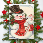 Retro Vintag Snowman in Top Hat Custom Christmas Feiertagskarte<br><div class="desc">Passen Sie diese niedliche Weihnachtskarte an, die einen Schneemann mit einem roten Schal und einem schwarzen Top-Hut zeigt, während er auf der einen Seite einen Misteloe mit einem Bonbons in der anderen Hand hält. Personalisieren Sie den Text, indem Sie Ihren Namen hinzufügen oder verwenden Sie das Tool zur Entwurfsbearbeitung, um...</div>