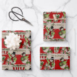 Retro Vintage Christmas: Snowman Family Geschenkpapier Set<br><div class="desc">Ein festliches Weihnachtsdesign mit einem sich wiederholenden Muster fröhlicher Schneemänner und Feriendekorationen auf einem rot-beige gestreiften Hintergrund.</div>