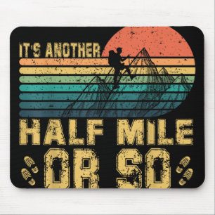 Retro Vintage Es Ist Noch Eine Halbe Meile Oder So Mousepad