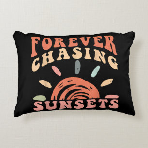 Retro Vintage Forever beim Jagen von Sonnenuntergä Dekokissen