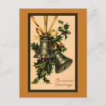 Retro Vintage Silver Christmas Bells, Gold Ribbon Postkarte<br><div class="desc">Diese Weihnachtspostkarte hat ein Vintage-Bild von zwei silbernen Glocken verbunden mit einem goldenen Band. Der Akzent ist die grüne Heilige mit roten Beeren. Unten verlassen hat Text, der sagt "Weihnachten Grüße". Ich habe das Bild etwas verändert, um das Goldband sichtbarer zu machen und einige der heiligen Blätter dunkler zu machen....</div>