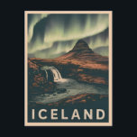 Retro Vintage Travel Island Northern Lights Postkarte<br><div class="desc">Tauchen Sie ein in die ätherischen Landschaften Islands mit diesem faszinierenden Retro-Reise-inspiriert Design. Inmitten nostalgischer Atmosphäre und Vintagen Charmes vereint dieses Design Islands ikonischen Kirkjufell-Berg in einer Retro-Ästhetik,  die an klassische Reiseplakate aus vergangener Zeit erinnert.</div>