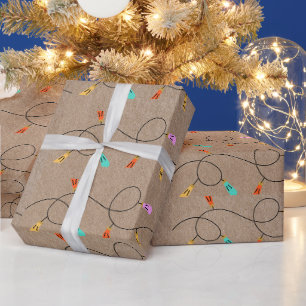 Retro Vintage Weihnachtslichterkette auf Kraftpapi Geschenkpapier