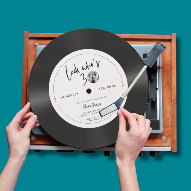 Retro vinyl record look who’s 30, 30th birthday in einladung (Von Creator hochgeladen)