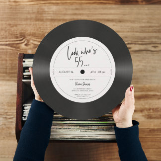 Retro-Vinyl-Schallplatte Schau, wer 55 ist, 55. Ge Einladung