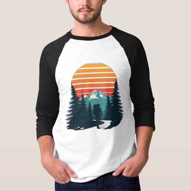 Retro-Wanderer-Bergabenteuer  T-Shirt (Vorderseite)