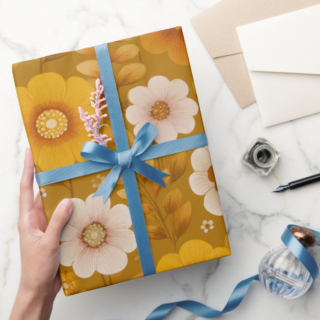 Retro Warm Tone Flower Mustard Floral Pattern Geschenkpapier (Schenken)