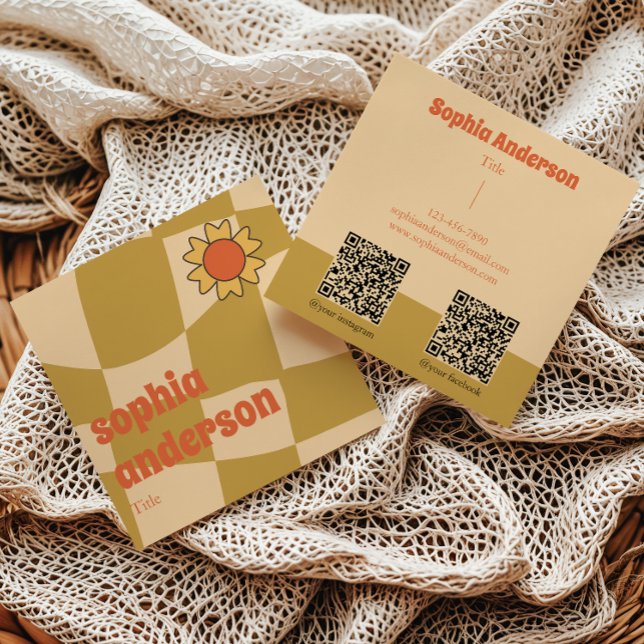 Retro Wavy Checkerboard mit Sonnenblumen _ Qr Code Quadratische Visitenkarte (Von Creator hochgeladen)