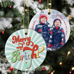 Retro Weihnachts-Foto Personalisiert Keramik Ornament<br><div class="desc">Mit diesem Retro-Stil und der Weihnachtsdekoration fügen Sie Ihrem Urlaubsdekor eine Touch Nostalgie hinzu! Dieses Vintag inspirierte Baumzubehör überzeugt durch sein feines, farbenfrohes Schriftzeichen und die spielerische "Merry & Bright"-Saisonbotschaft. Das gestreifte blaue Muster und der festliche, vielfarbige Urlaubsszauber bringen einen knusprigen und frischen Flair zu Ihrem Baum, Kaminfeuer oder Geschenkpackung....</div>