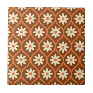 Retro Weiße Blumen auf braunem Vintage-Ogee  Fliese