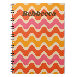 Retro-Wellen in Rosa, Orange, Rot personalisiert  Notizblock