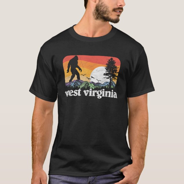 Retro West Virginia Bigfoot Berg Bäume Natur T-Shirt (Vorderseite)