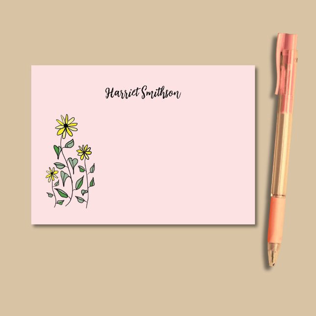 Retro-Wildblumen Persönliche Rosa Botanik Post-it Klebezettel (On this girly Post-It notes pad, yellow wildflowers pop against a background of soft petal pink.)