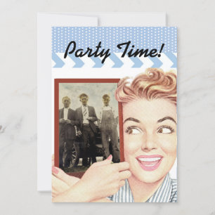 Retro Woman Holding a Foto Einladung