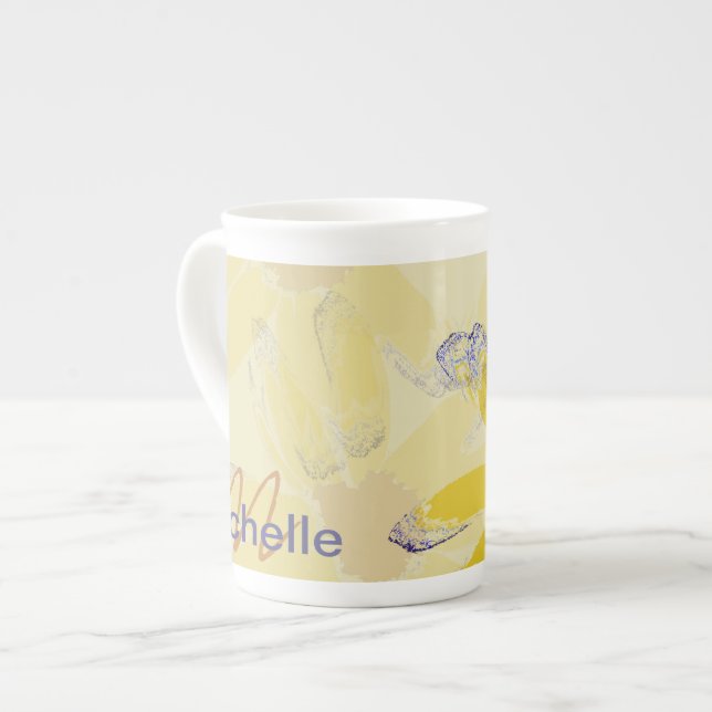 Retro Yellow Daisy Mit Monogramm Prozellantasse (Vorderseite Links)