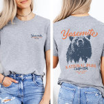 Retro Yosemite Nationalpark California T-Shirt<br><div class="desc">Sind Sie bereit für Ihr nächstes Outdoor-Abenteuer? Der Yosemite Nationalpark T - Shirt ist eine ideale Wahl. Mit einem kühnen schwarzen Bär und einer landschaftlichen Waldlandschaft inspiriere Ihnen dieses Shirt, die Natur zu erforschen und zu umarmen. Entfesseln Sie Ihren inneren Entdecker und verpassen Sie nicht die Gelegenheit, die Wildnis in...</div>