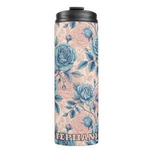 Retroblaue Rosenmuster auf weichem rosa Hintergrun Thermosbecher