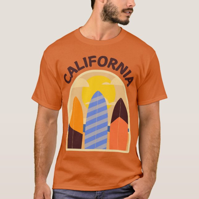RetroStyle California Surfboards Maroon Text T-Shirt (Vorderseite)