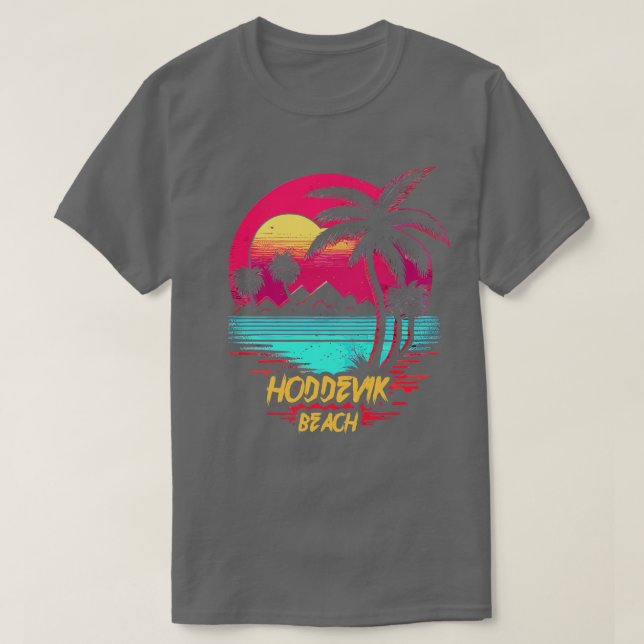 Retrowave Beach Hoddevik Beach T-Shirt (Design vorne)