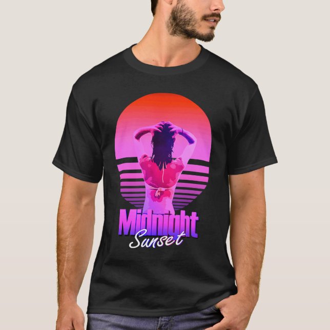 Retrowave Midnight Sunset Girl In The Sea T-Shirt (Vorderseite)