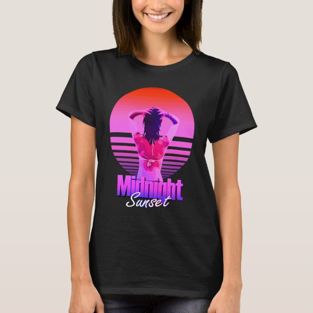 Retrowave Midnight Sunset Girl In The Sea T-Shirt (Vorderseite)