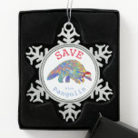 Rett Pangolins Niedlich Santa Schneeflocken Zinn-Ornament<br><div class="desc">Rett die Weihnachtsbaumdekoration Pangolin,  eine Chance,  die Not von Pangolin in dieser Ferienzeit mit Freunden und Bürokollegen zu unterstreichen. niedliche Pangolin-Vorführung in farbenfrohen Tönen zeigt die aufwändige Körperpangolarde der Pangolin mit blauem und rotem Slogan "Rett die Pangolin" Selten in stark gefährdeten Wildtieren. Original-Kunstwerk von Catherine Sweetman</div>
