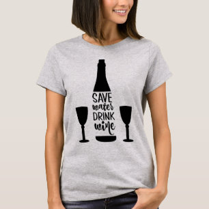 Rett Wasser trinken Wein Schwarze Flasche Zwei Glä T-Shirt