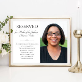 Rettetest eines Sitzplatzes für die Mutter des Gra Poster