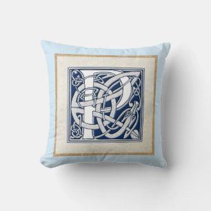 Reversible Celtic P Initial Kissen