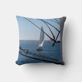 Reversible Two Images Ship Sails auf einem Kissen