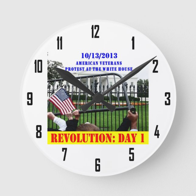 REVOLUTION: 1. TAG RUNDE WANDUHR (Vorderseite)