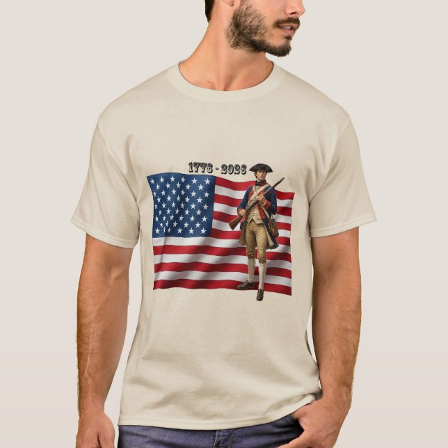 Revolutionary War Soldier & American Flag 250 URM T-Shirt (Vorderseite)