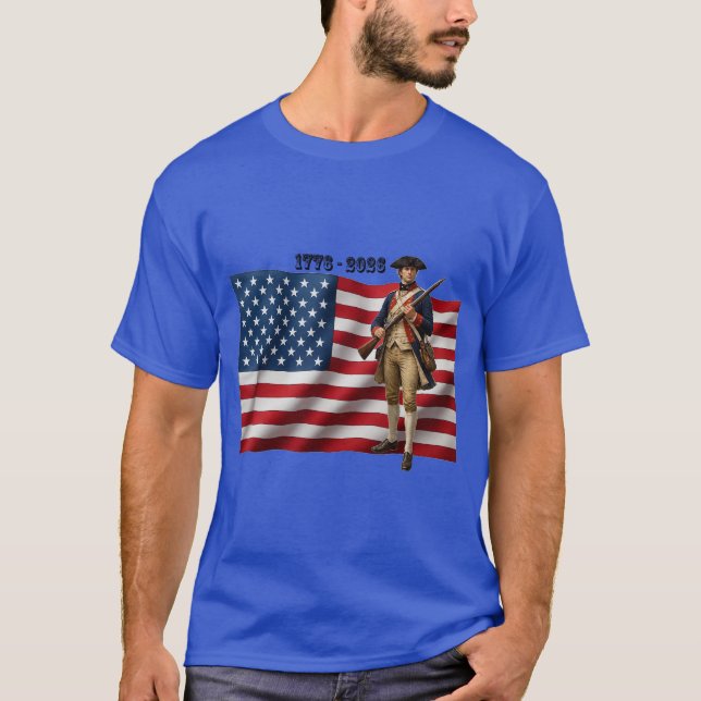 Revolutionary War Soldier & American Flag 250 URM T-Shirt (Vorderseite)