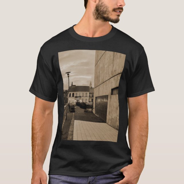 Reykjavik Icealnd Sepia Fotografie Hallgrímskirkja T-Shirt (Vorderseite)