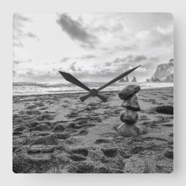 Reynisfjara Beach Cairn Quadratische Wanduhr