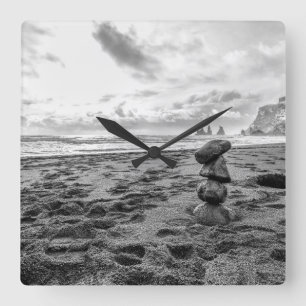Reynisfjara Beach Cairn Quadratische Wanduhr