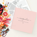 Rezepte für meine Tochter | Pink Cookbook Notizbuch<br><div class="desc">Dieses Kochbuch hat die Worte Rezepte für meine Tochter mit Platz für ihren Namen. Füllen Sie es mit den Lieblingsrezepten Ihrer Familie aus,  um sie an Ihre Tochter abzugeben,  wenn sie Zuhause verlasse oder an ihrem Hochzeitstag.</div>