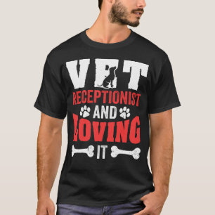 Rezeptionist und liebt es tierärztliche Klinik T-Shirt