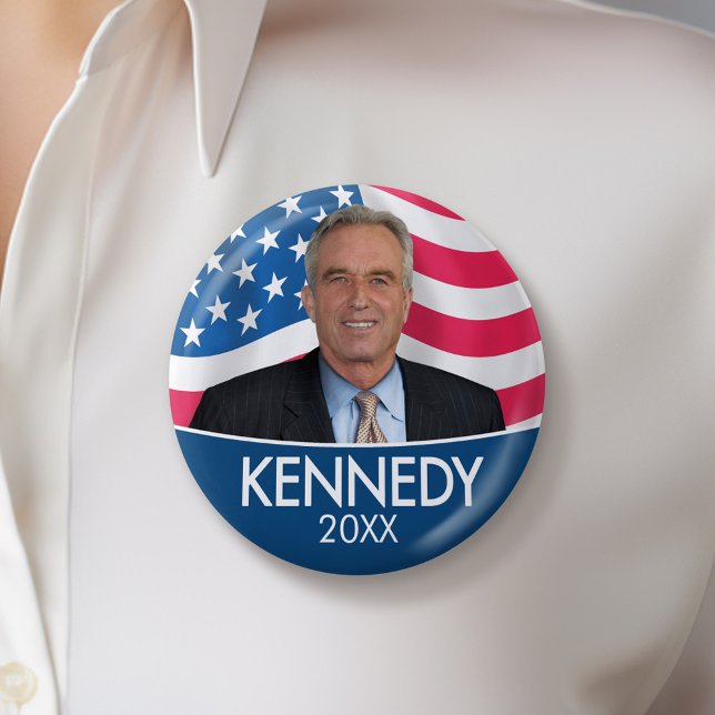RFK JR - Robert Kennedy Foto mit Flag 2024 Button (Kennedy Campaign Button - Great Rally button for the Next Election)