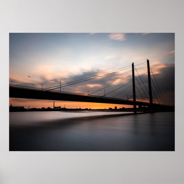 Rheinkniebrücke Dusseldorf, Deutschland Poster (Vorne)