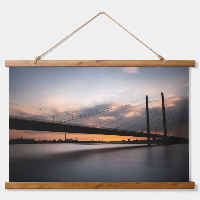 Rheinkniebrücke Dusseldorf, Deutschland Wandteppich Mit Holzrahmen (Vorne)