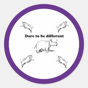 Rhino unter Unicorns wagen es, einen anderen Carto Runder Aufkleber