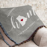Rhode Island Zuhause Staat Personalisiert Decke<br><div class="desc">Zeigen Sie Zuhause-Staatsstolz mit dieser niedlichen rustikalen grauen Werftdecke mit "Zuhause" in weißer Kalligrafie-Schrift, die mit einer Silhouette des Staat von Rhode Island stehend für den Buchstaben "O" zeigt. Eine rote Herzanzeige in der Staat-Karte vervollständigt das Design; Sie können die Herzposition in Ihrer Zuhause-Stadt ändern, indem Sie das Design-Tool öffnen...</div>
