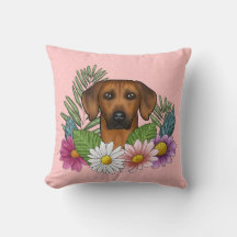 Rhodesian Ridgeback Head and Summer Wildblumen