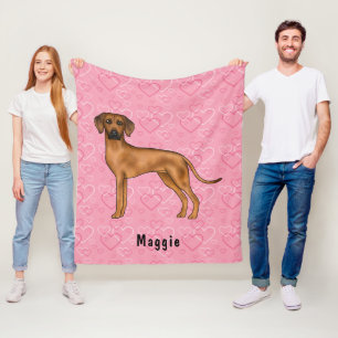 Rhodesian Ridgeback Hund auf rosa Herzen mit Namen Fleecedecke