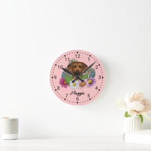 Rhodesian Ridgeback-Hund mit Wildblumen auf Rosa Runde Wanduhr